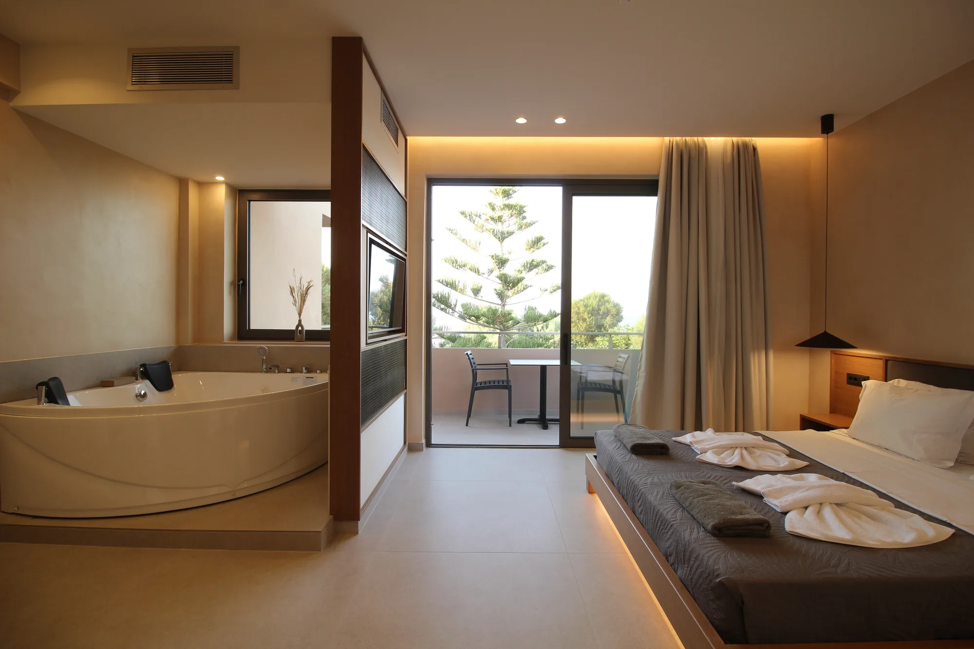 Eos Mare Superior Studio with a private indoor hot tub, double bed and sunlit balcony